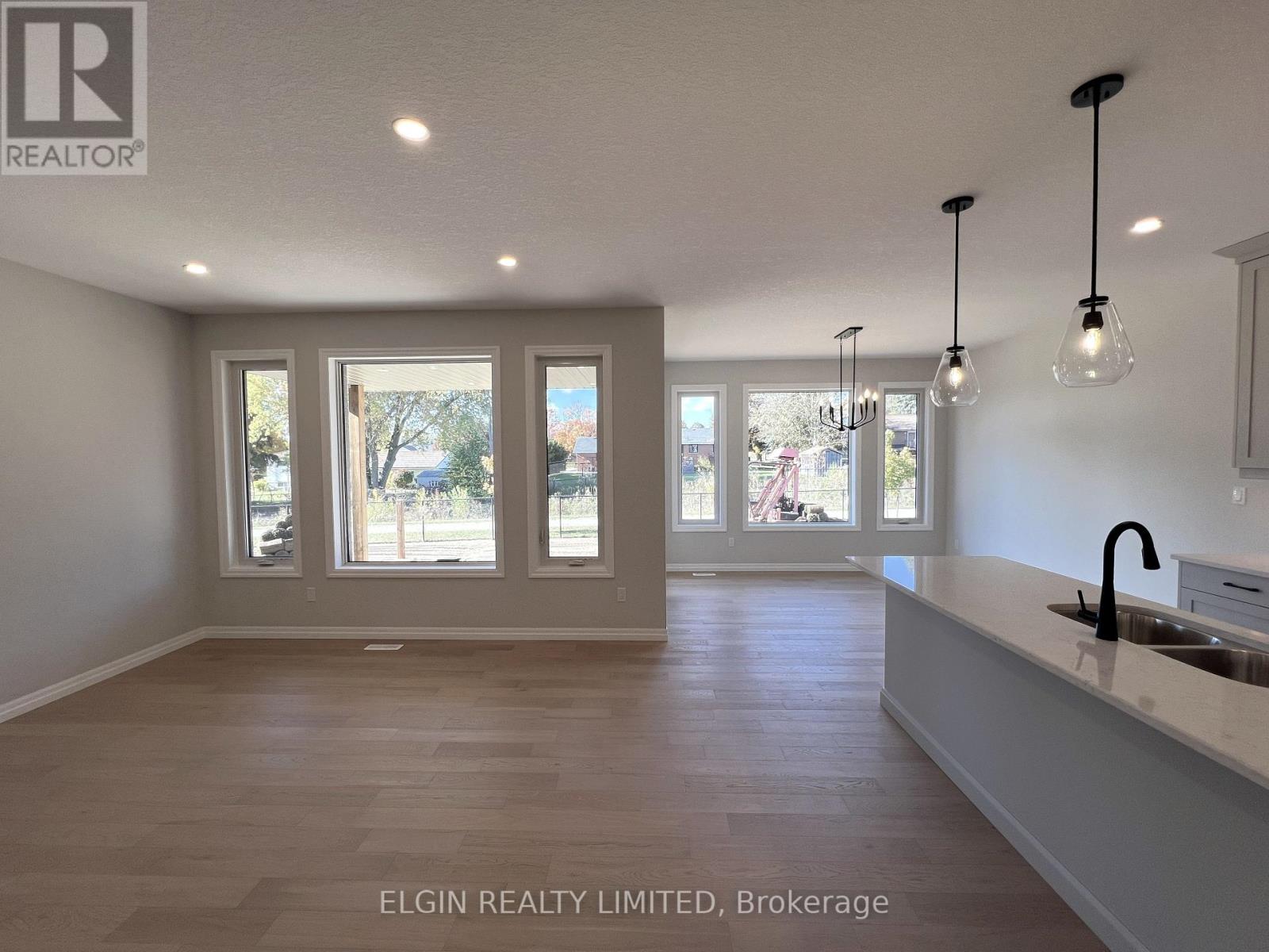 47 Lark Street, Tillsonburg, Ontario  N4G 0K8 - Photo 9 - X12714206