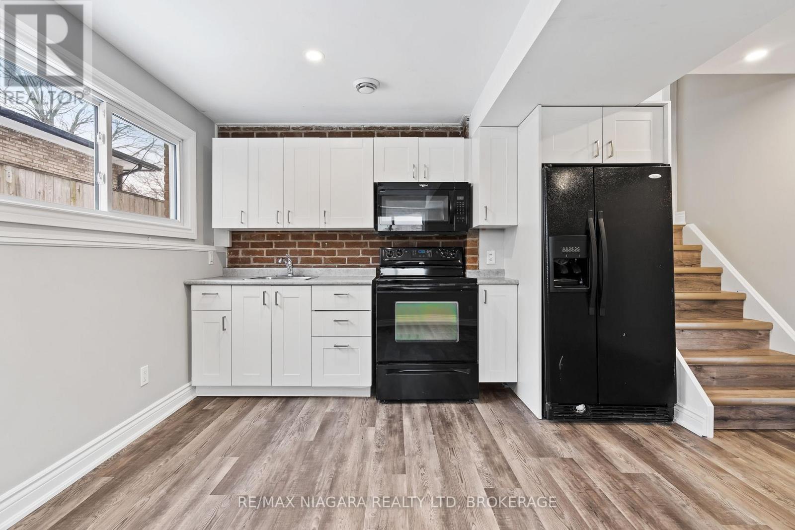 26 Colonial Street, Welland, Ontario  L3C 5W5 - Photo 18 - X12668688