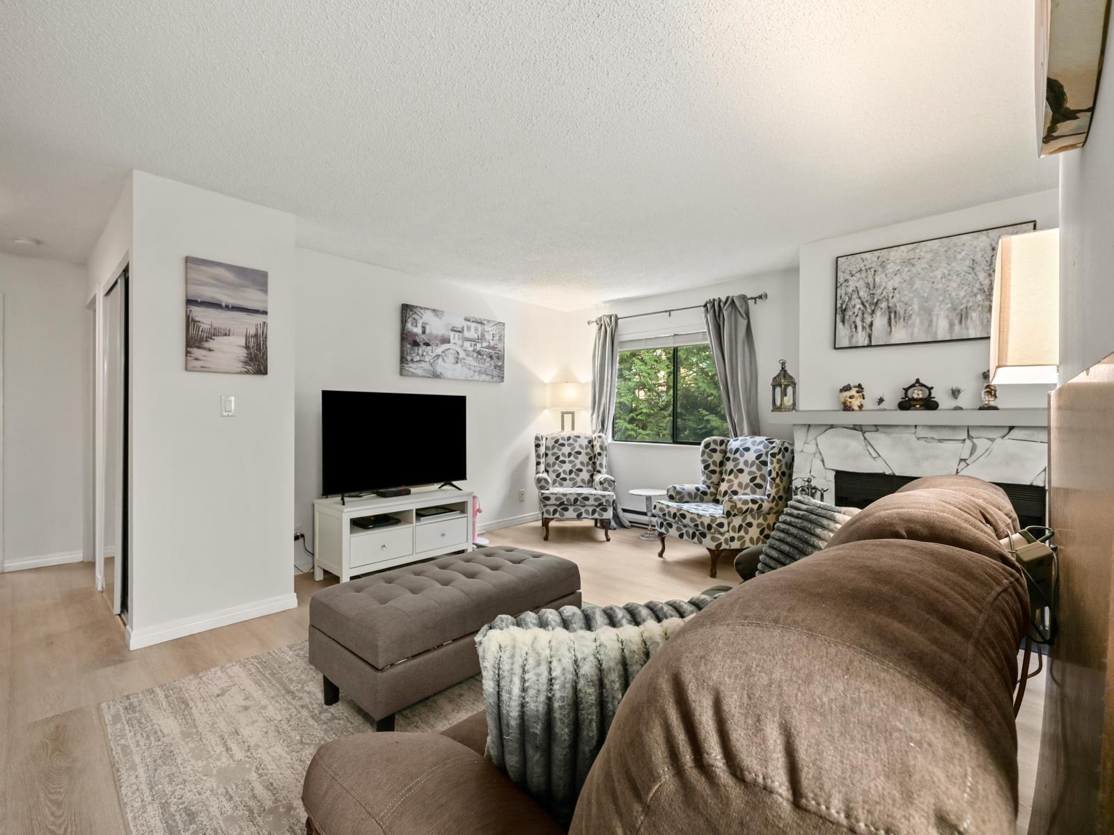 202 7095 133b Street, Surrey, British Columbia  V3W 8A3 - Photo 3 - R3081399