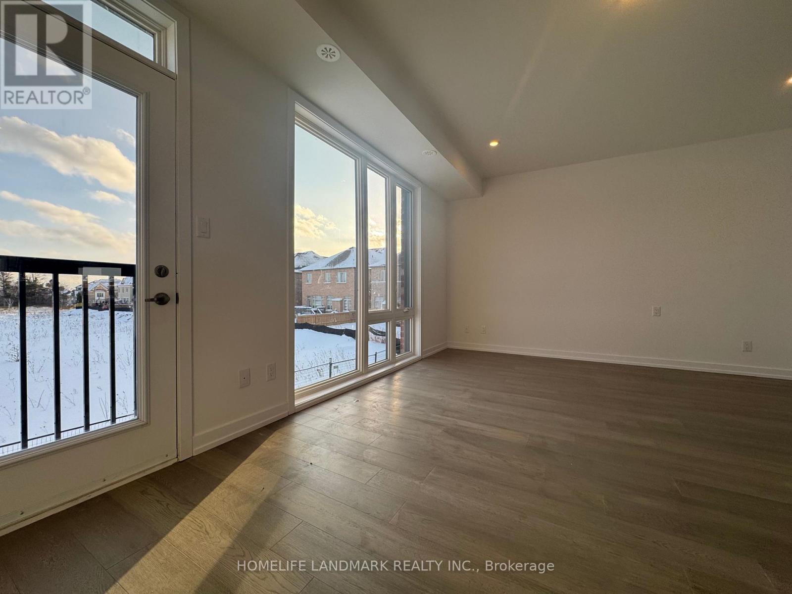 27 Bancroft Lane, Richmond Hill, Ontario  L4E 1M1 - Photo 3 - N12546526