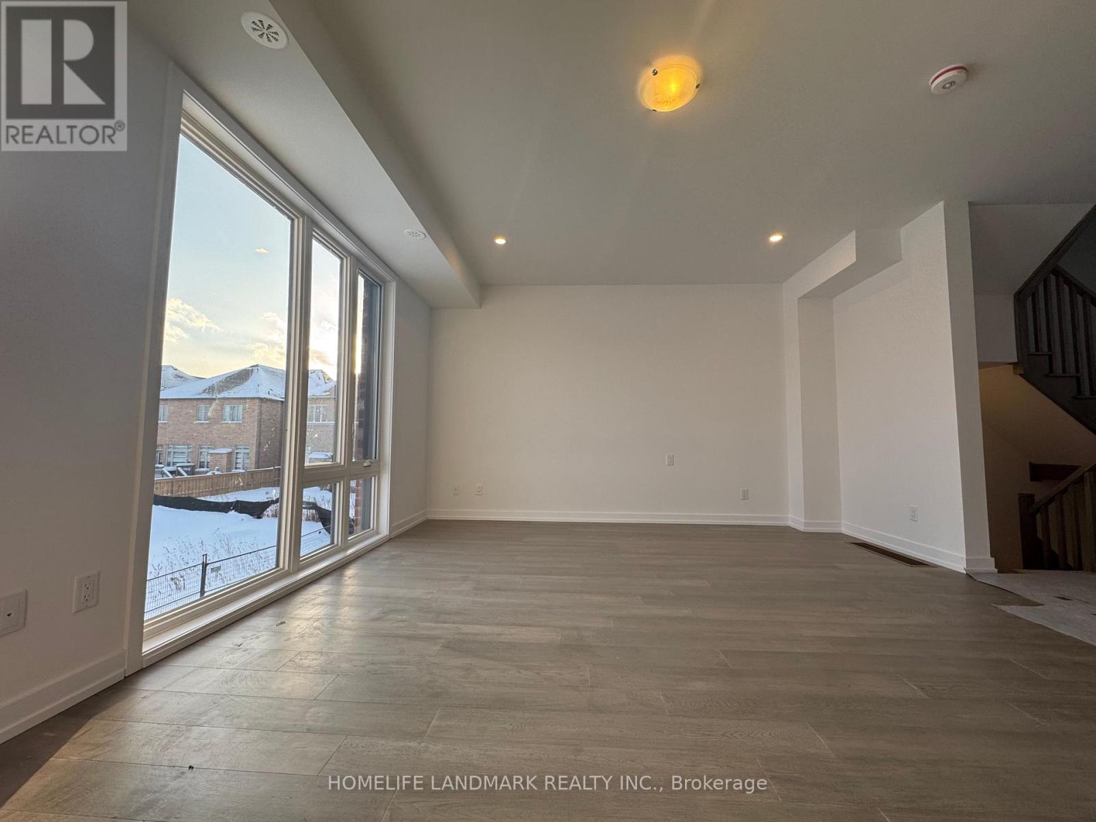 27 Bancroft Lane, Richmond Hill, Ontario  L4E 1M1 - Photo 2 - N12546526