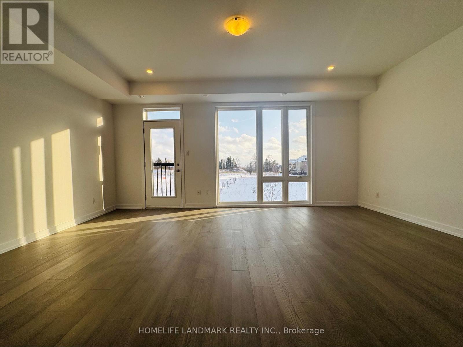 27 Bancroft Lane, Richmond Hill, Ontario  L4E 1M1 - Photo 4 - N12546526