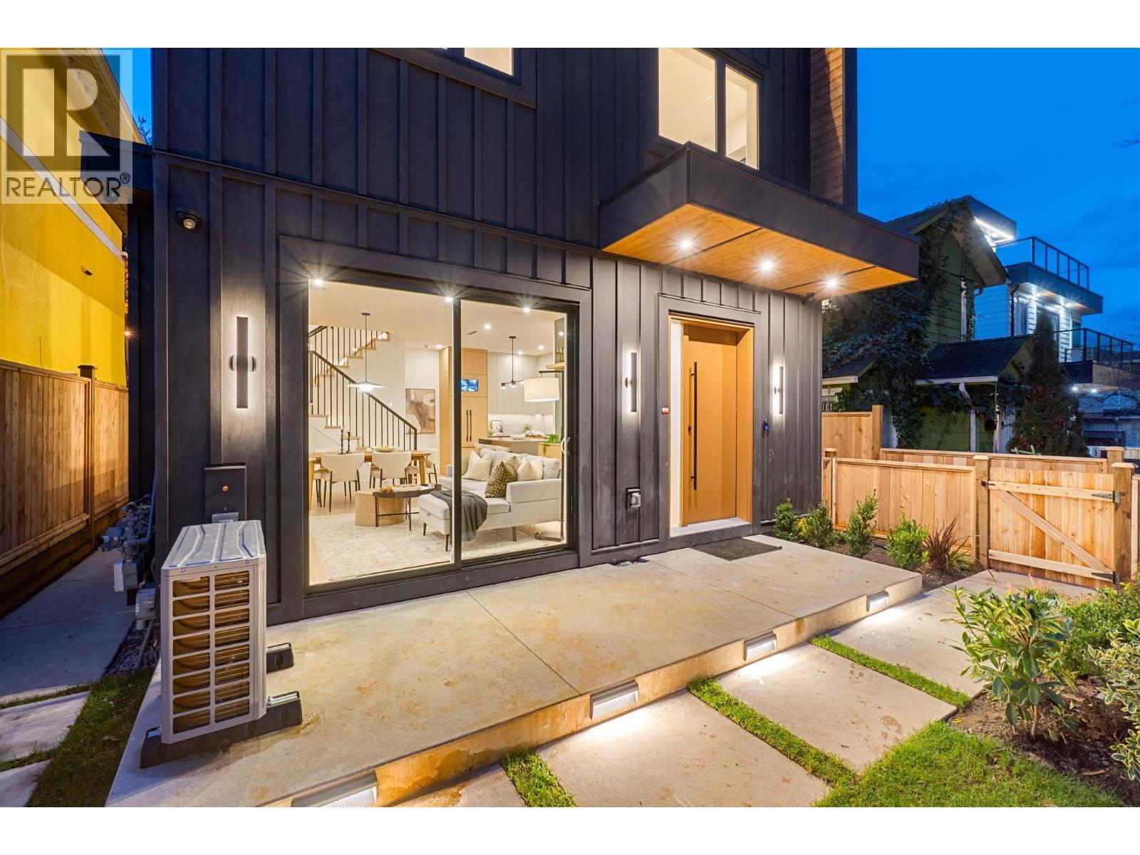 1 1945 E 13th Avenue, Vancouver, British Columbia  V5N 2C3 - Photo 2 - R3081319