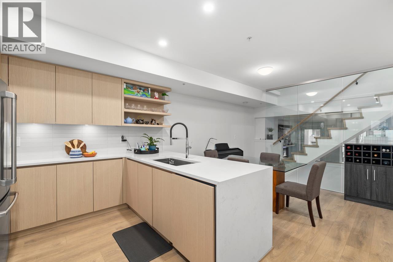 3 752 E 3rd Street, North Vancouver, British Columbia  V7L 1G9 - Photo 3 - R3081321