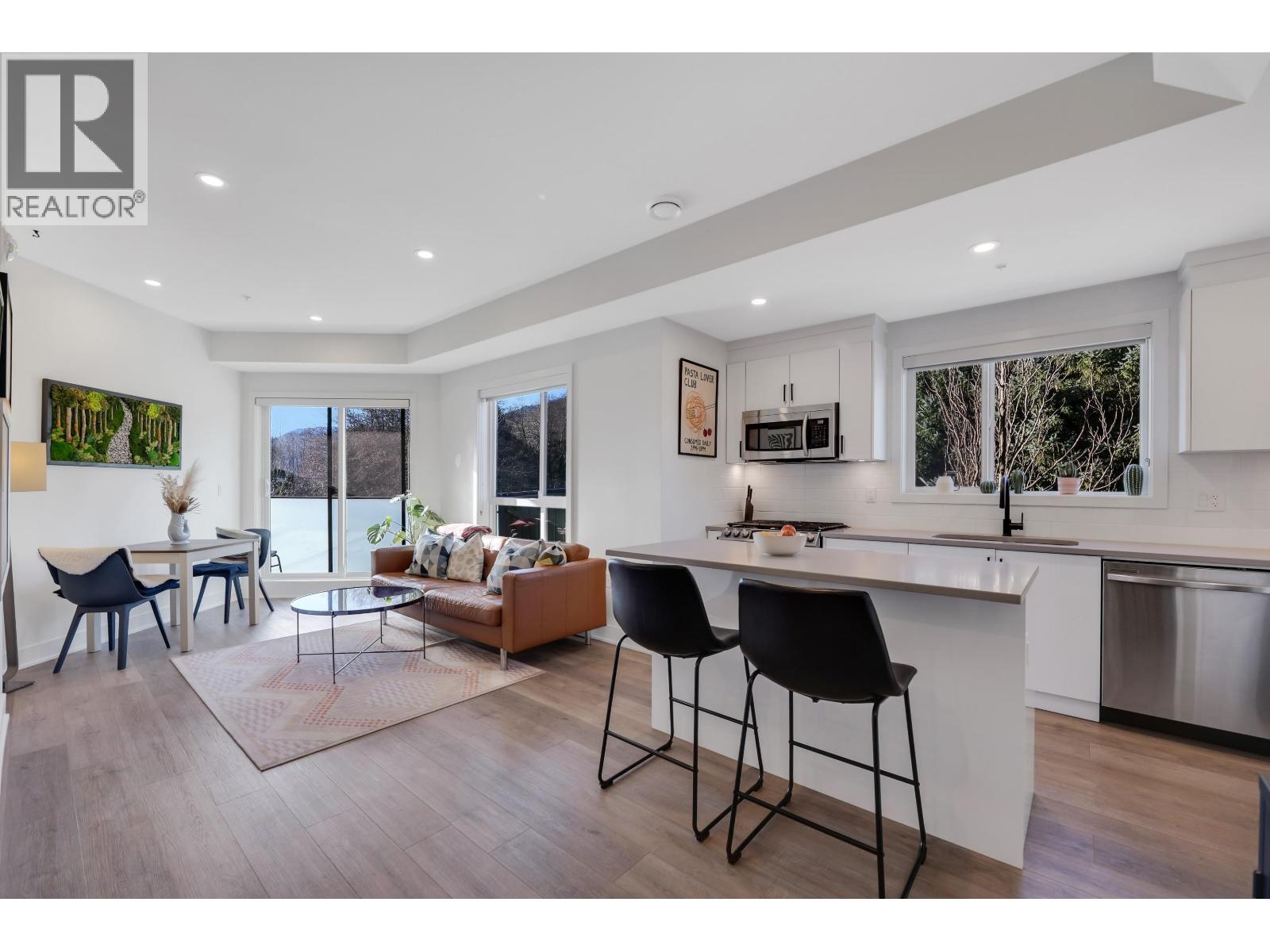 207 37808 Third Avenue, Squamish, British Columbia  V8B 1B9 - Photo 1 - R3081322