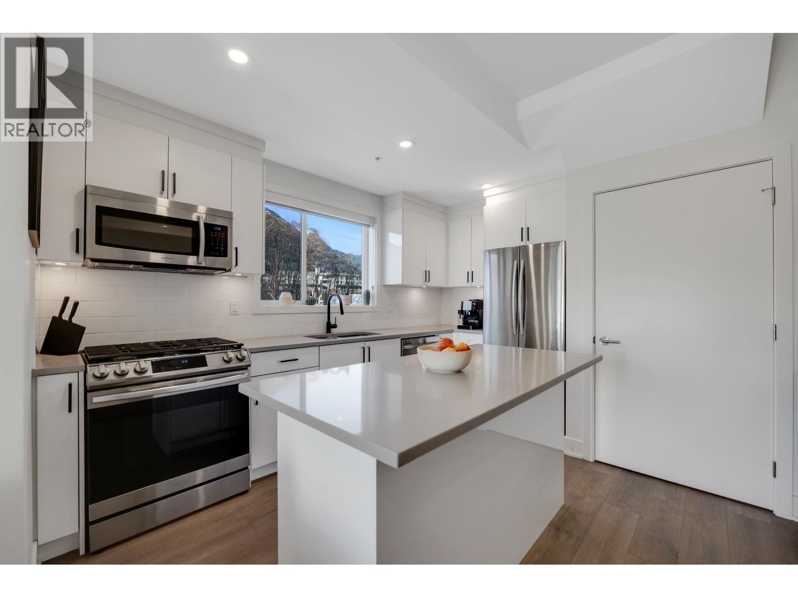 207 37808 Third Avenue, Squamish, British Columbia  V8B 1B9 - Photo 2 - R3081322