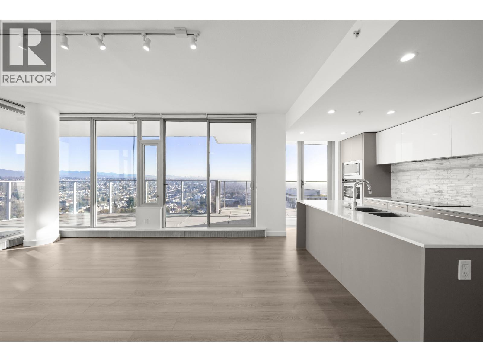 2402 8031 Nunavut Lane, Vancouver, British Columbia  V5X 0C9 - Photo 2 - R3081349