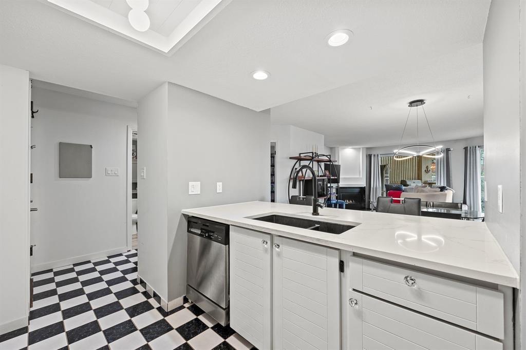 102 15025 Victoria Avenue, White Rock, British Columbia  V4B 1G2 - Photo 6 - R3081324