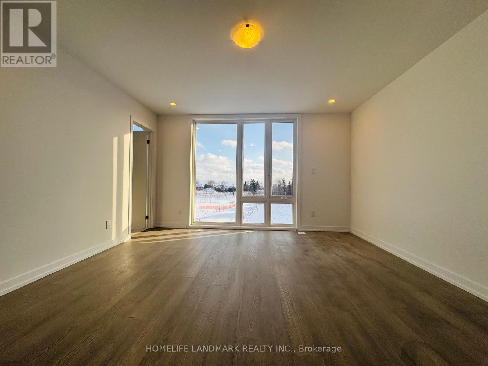 27 Bancroft Lane, Richmond Hill, Ontario  L4E 1M1 - Photo 9 - N12546526