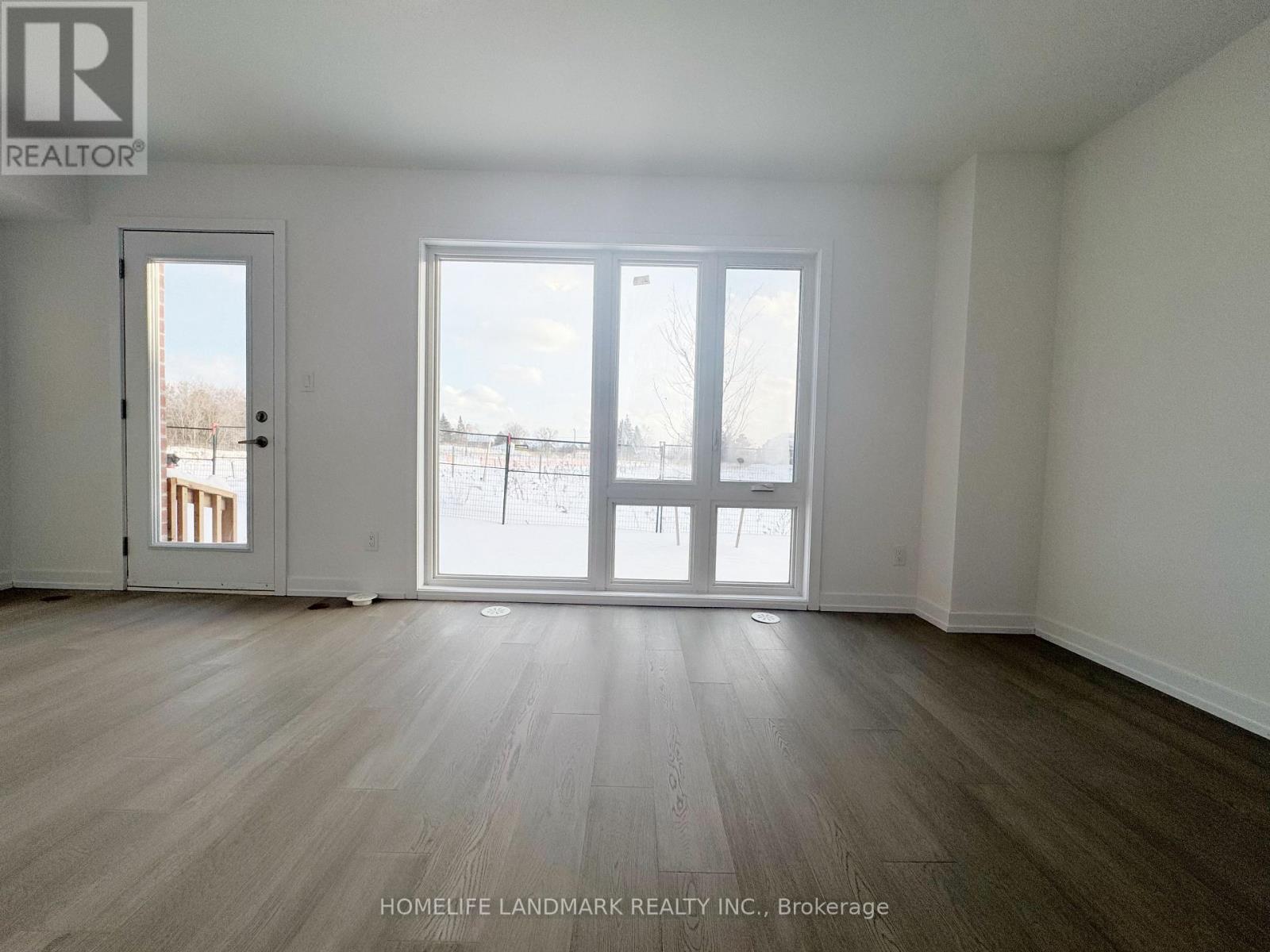 27 Bancroft Lane, Richmond Hill, Ontario  L4E 1M1 - Photo 8 - N12546526