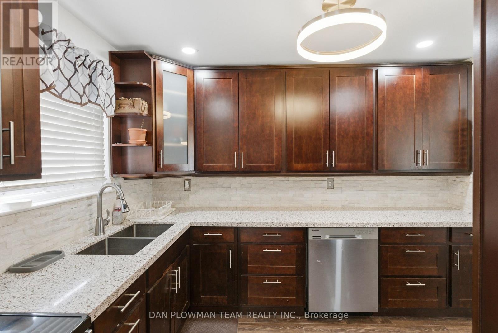 303 Phillip Murray Avenue, Oshawa, Ontario  L1J 1H1 - Photo 8 - E12714232