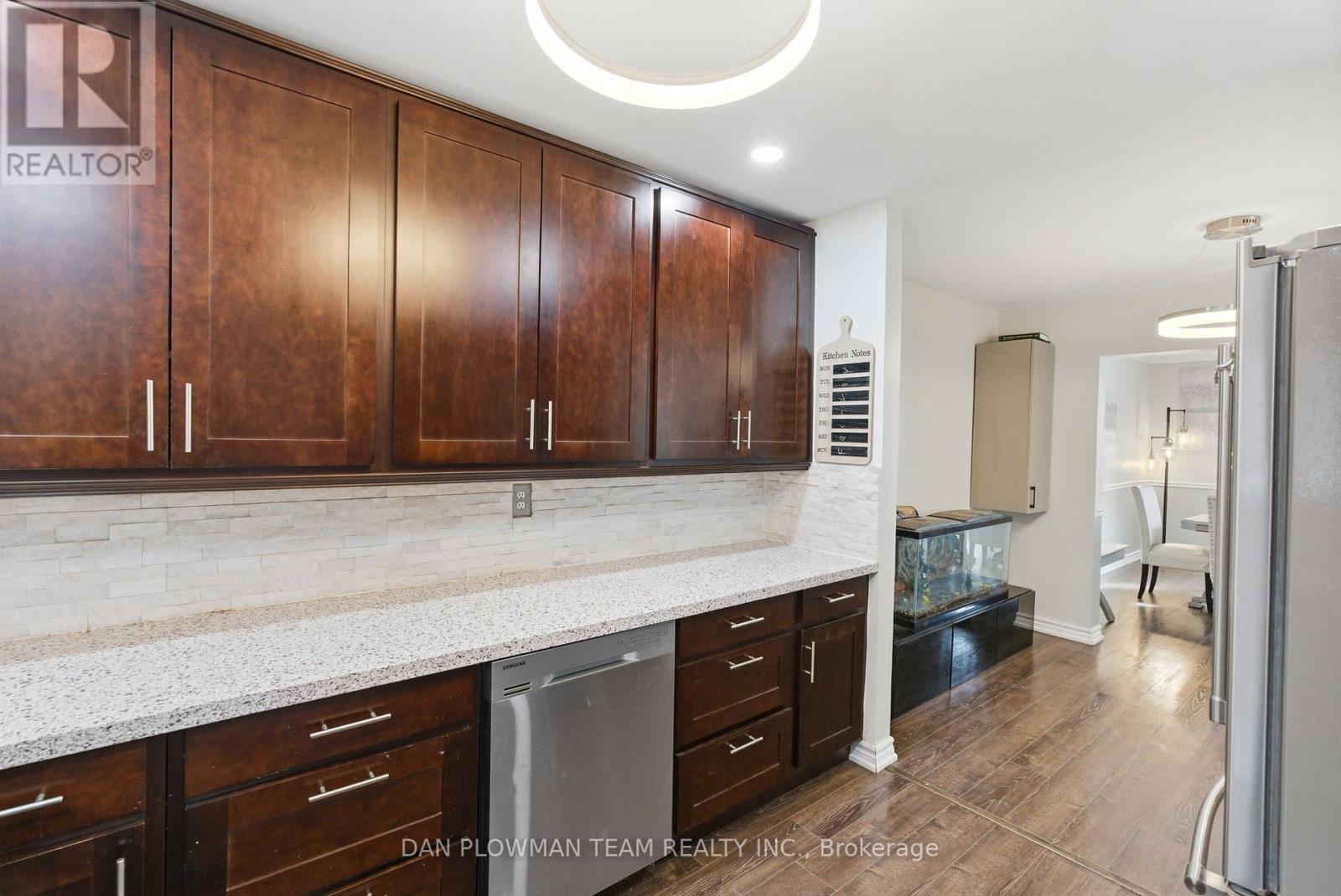 303 Phillip Murray Avenue, Oshawa, Ontario  L1J 1H1 - Photo 9 - E12714232