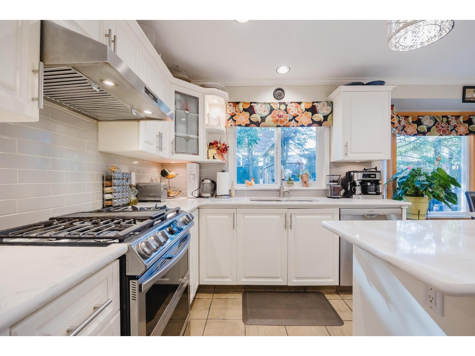 16636 83 Avenue, Surrey, British Columbia  V4N 3H4 - Photo 5 - R3081276