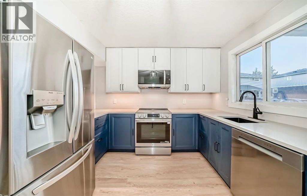 423 Regal Park Ne, Calgary, Alberta  T2E 0S6 - Photo 2 - A2280028