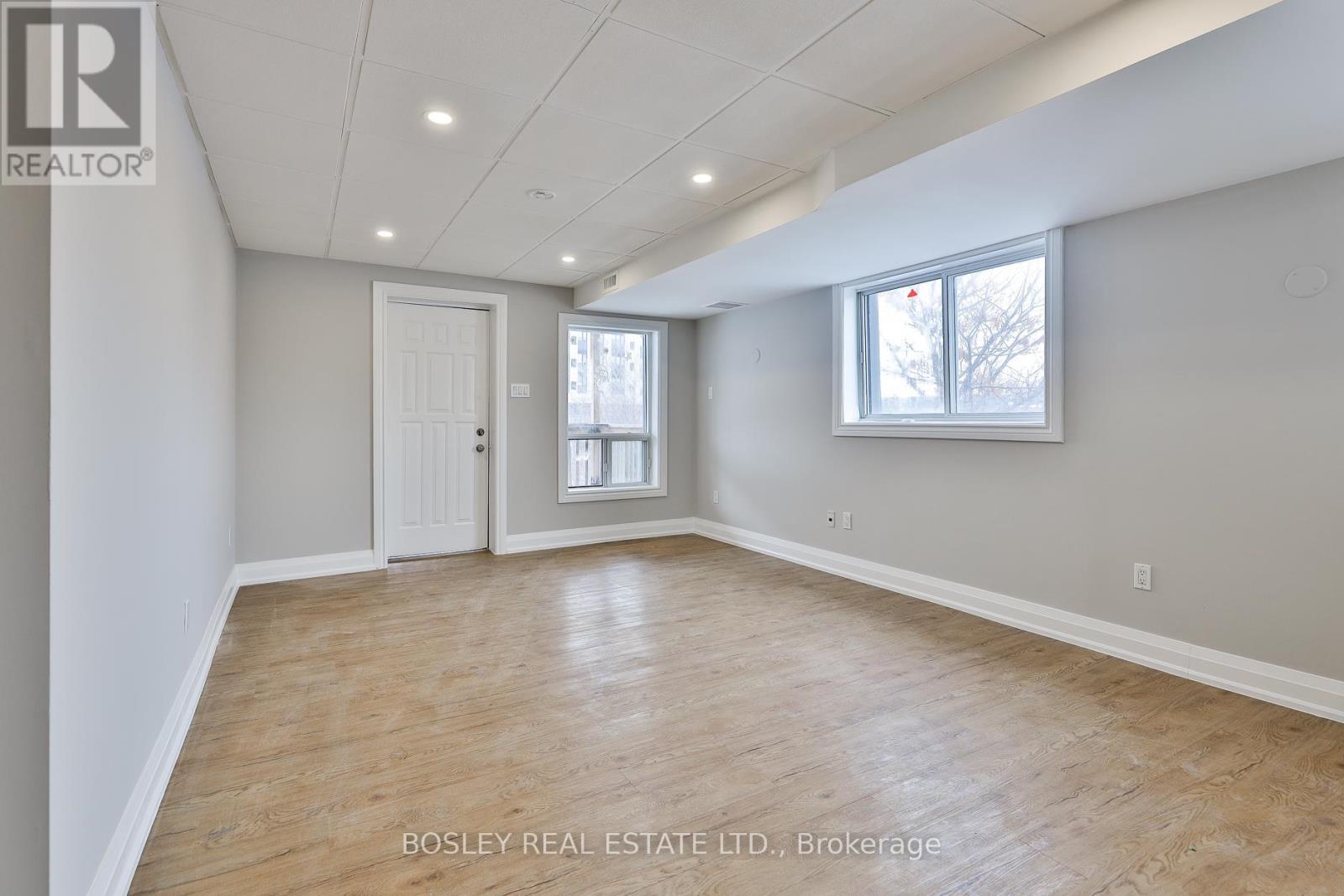 205 - 60 King Road, Richmond Hill, Ontario  L4E 2T7 - Photo 2 - N12714242