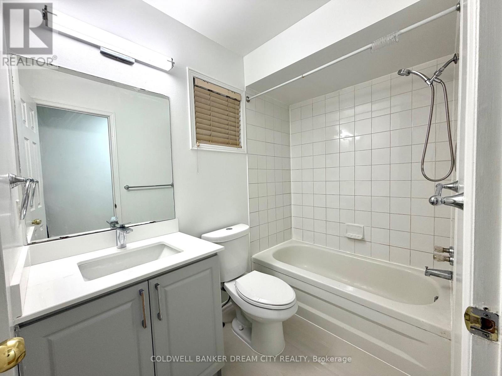 Upper - 5246 Alicante Street, Mississauga, Ontario  L5V 1S9 - Photo 18 - W12714220