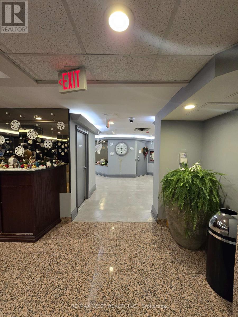 1208 - 700 Constellation Drive, Mississauga, Ontario L5R 3G8 - Photo 5 - W12714288