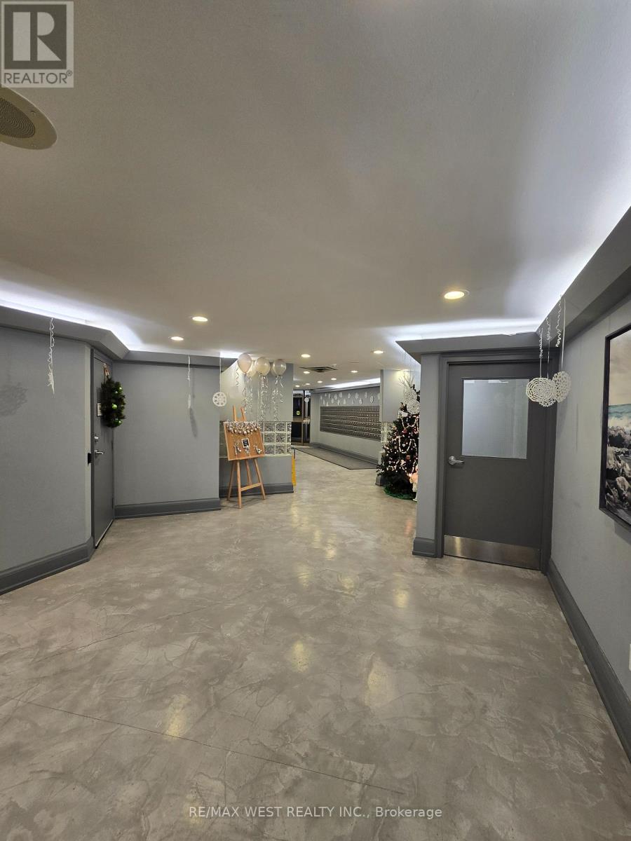 1208 - 700 Constellation Drive, Mississauga, Ontario L5R 3G8 - Photo 6 - W12714288