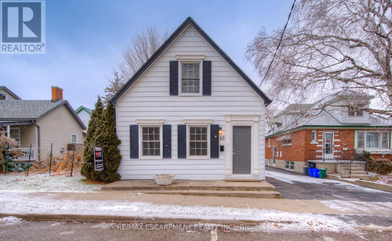 30 YOUNG STREET W, Waterloo, Ontario