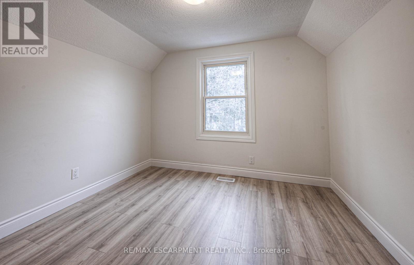 30 Young Street W, Waterloo, Ontario  N2L 2Z1 - Photo 13 - X12714268