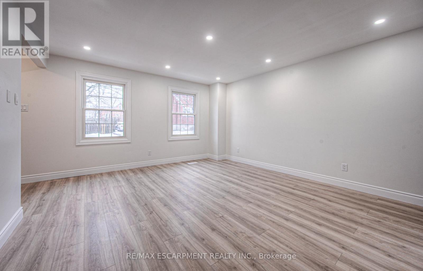 30 Young Street W, Waterloo, Ontario  N2L 2Z1 - Photo 2 - X12714268