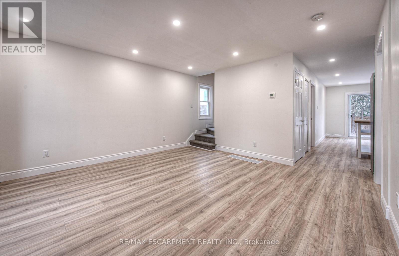 30 Young Street W, Waterloo, Ontario  N2L 2Z1 - Photo 3 - X12714268