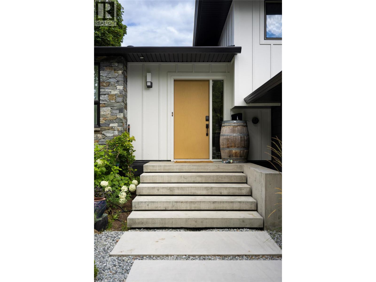 4265 Lakeshore Road, Kelowna, British Columbia V1W 1W2 - Photo 66 - 10373099