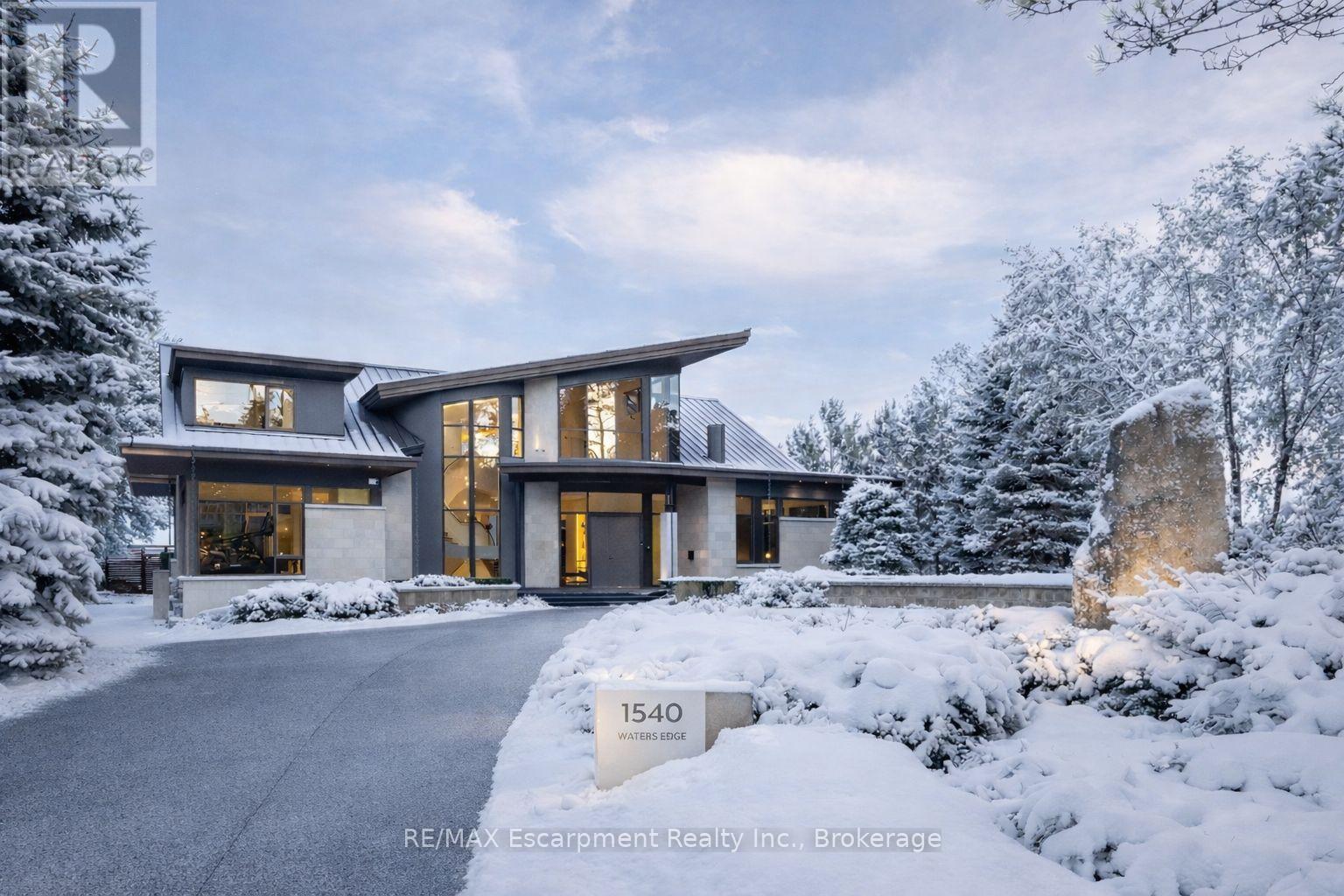 <div class="slider-price">$15,749,000</div><p>1540 Watersedge Road, Mississauga, Ontario</p>