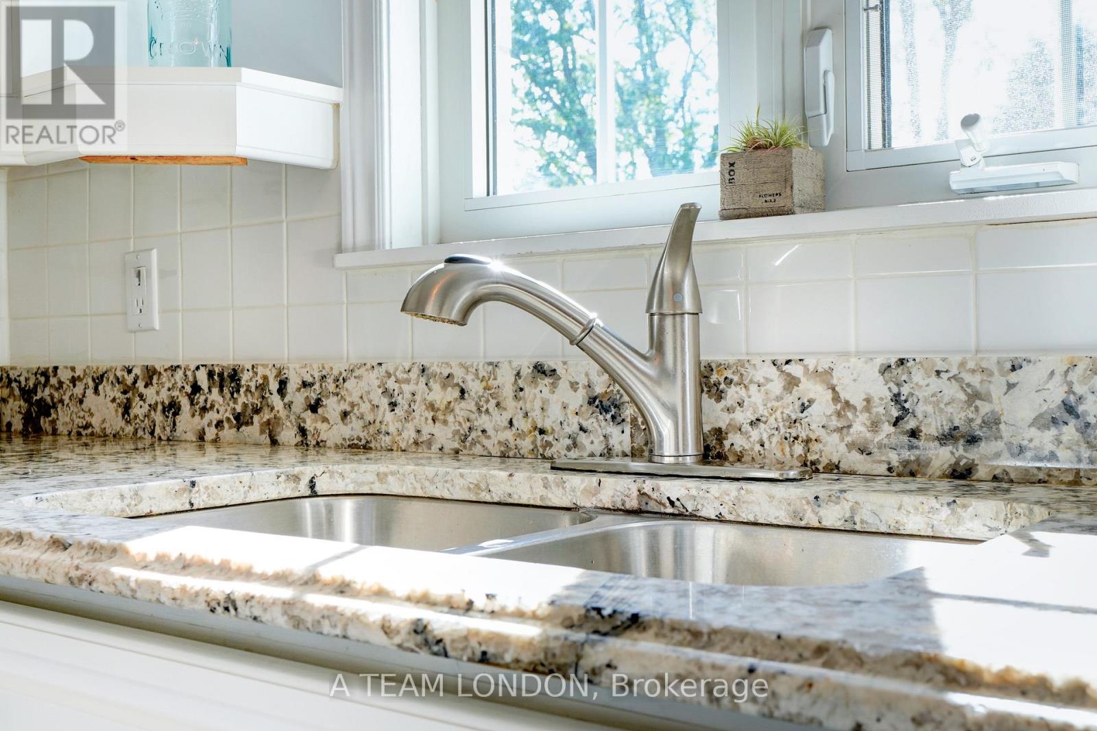 12 Huntington Terrace, St. Thomas, Ontario  N5R 6H1 - Photo 13 - X12714316