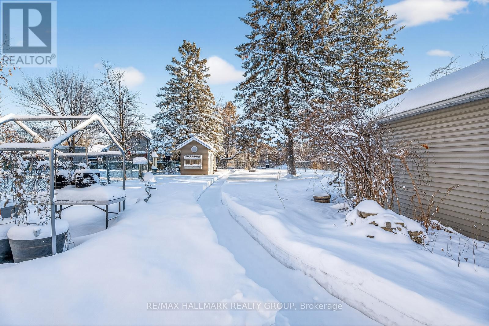 991 Blair Road, Ottawa, Ontario  K1J 7M9 - Photo 1 - X12714502