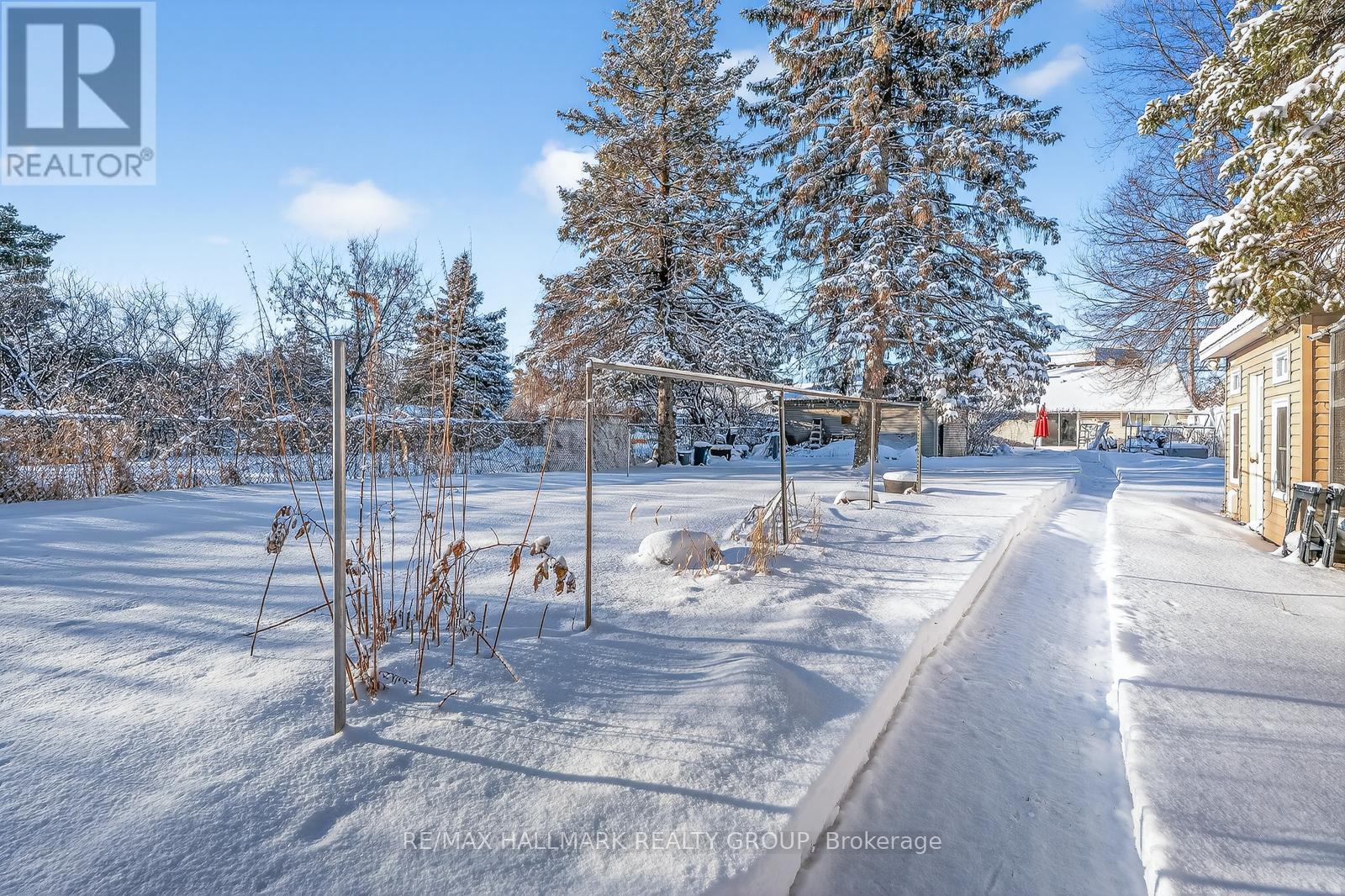 991 Blair Road, Ottawa, Ontario  K1J 7M9 - Photo 2 - X12714502