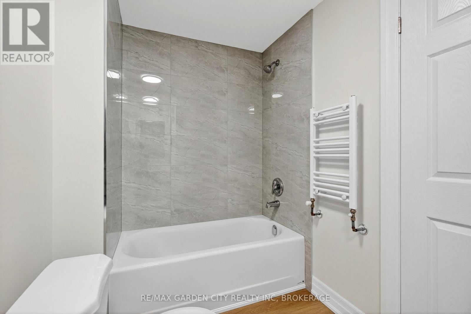 Main - 104 Carrick Avenue, Hamilton (Stripley), Ontario  L8M 2W6 - Photo 13 - X12714386