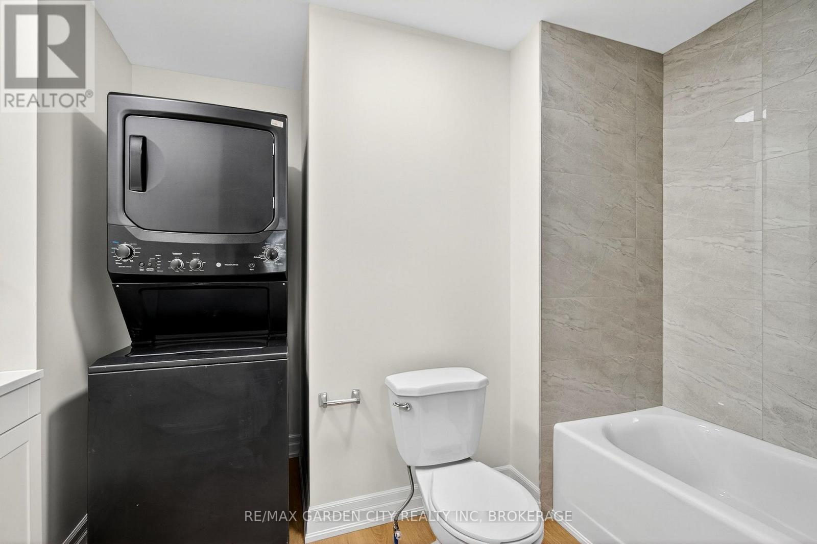 Main - 104 Carrick Avenue, Hamilton (Stripley), Ontario  L8M 2W6 - Photo 15 - X12714386