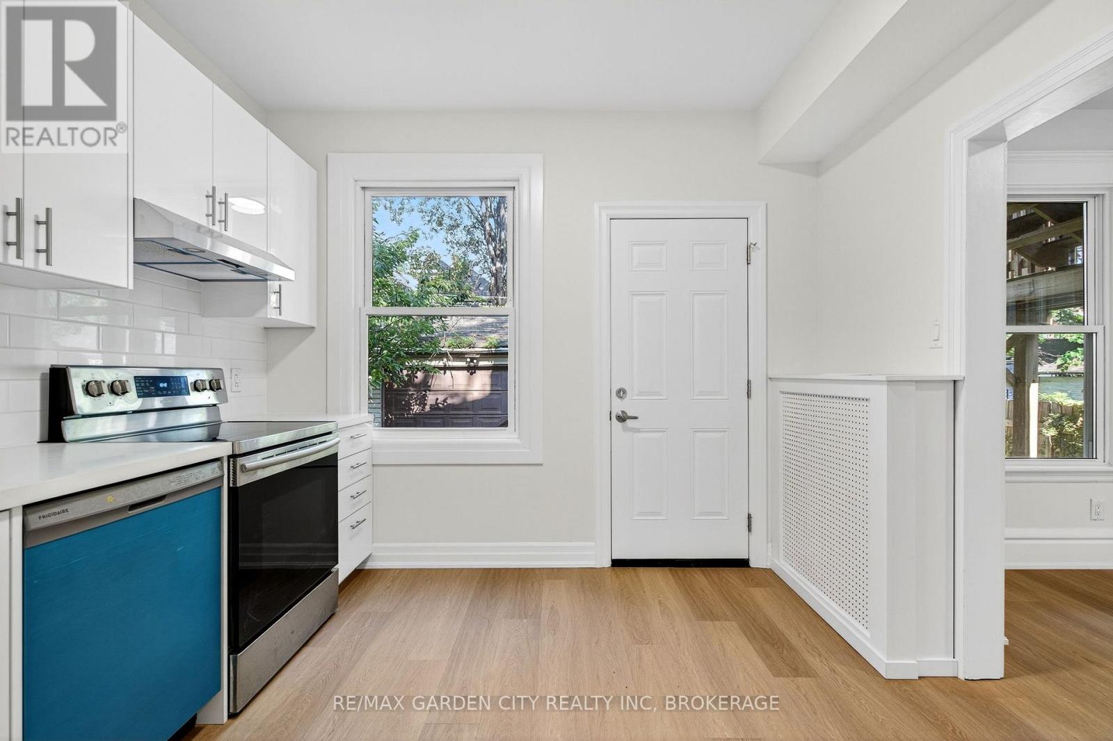 Main - 104 Carrick Avenue, Hamilton (Stripley), Ontario  L8M 2W6 - Photo 5 - X12714386