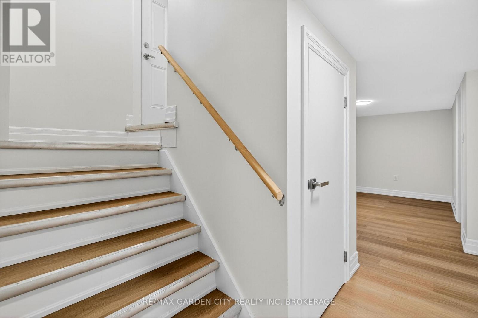 Lower - 104 Carrick Avenue, Hamilton (Stripley), Ontario  L8M 2W6 - Photo 3 - X12714476