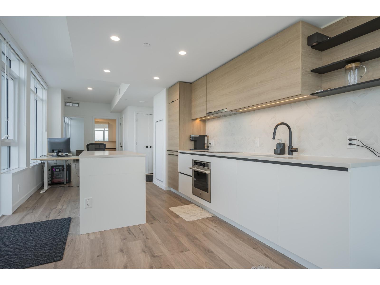 3801 10448 University Drive, Surrey, British Columbia  V3T 0S7 - Photo 10 - R3081435