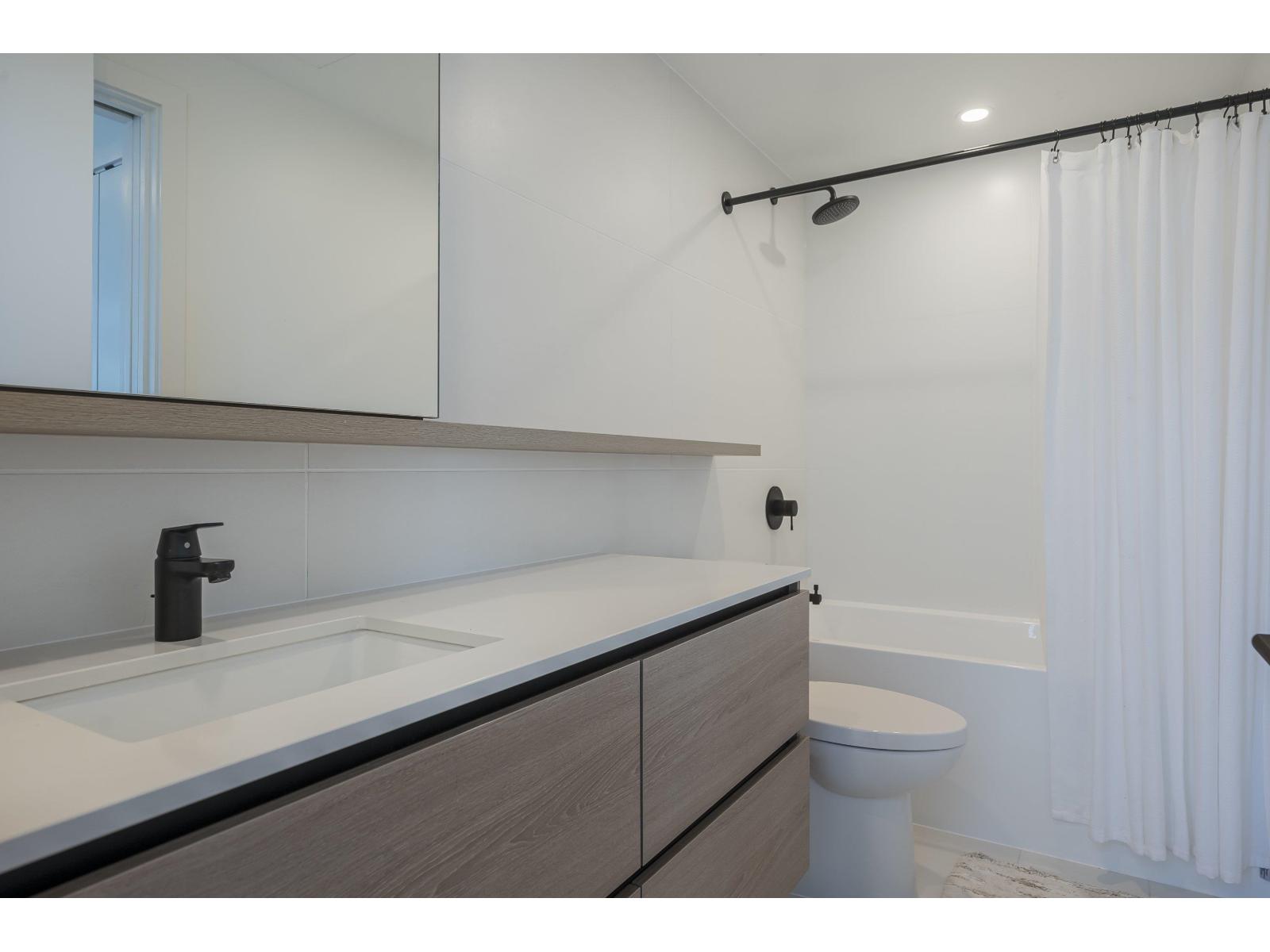 3801 10448 University Drive, Surrey, British Columbia  V3T 0S7 - Photo 17 - R3081435