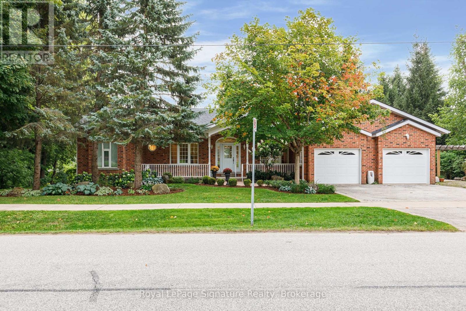 180 Russell Street E, Blue Mountains, Ontario  N0H 1J0 - Photo 2 - X12712392