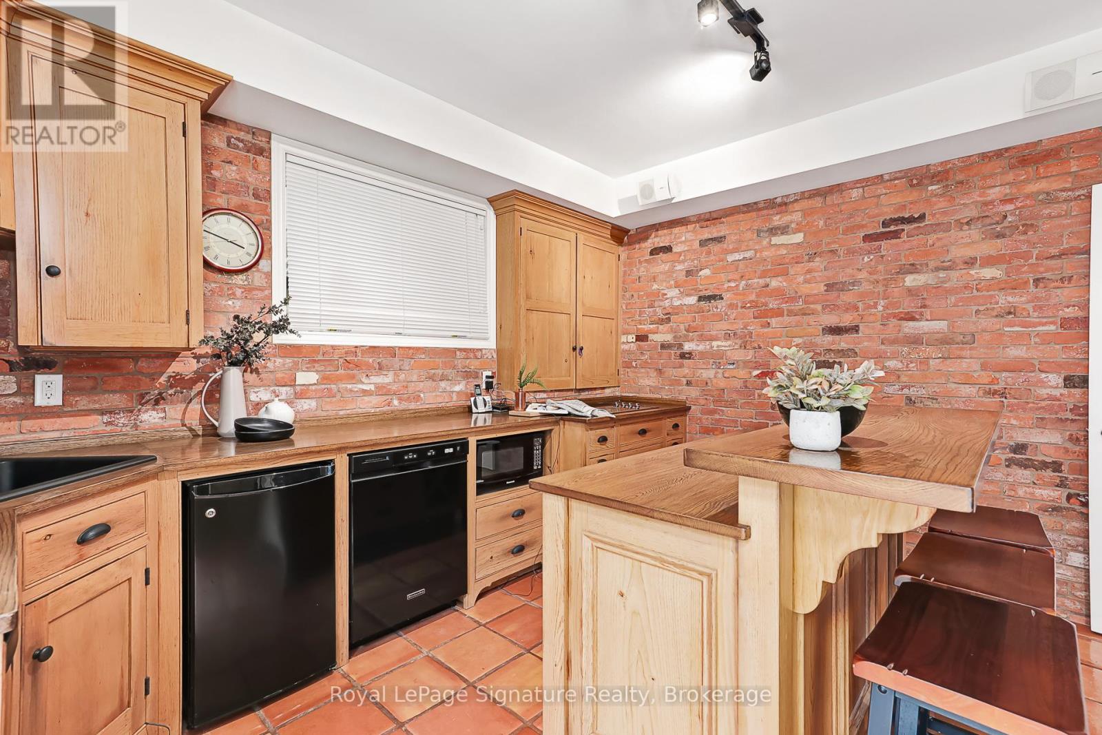 180 Russell Street E, Blue Mountains, Ontario  N0H 1J0 - Photo 23 - X12712392