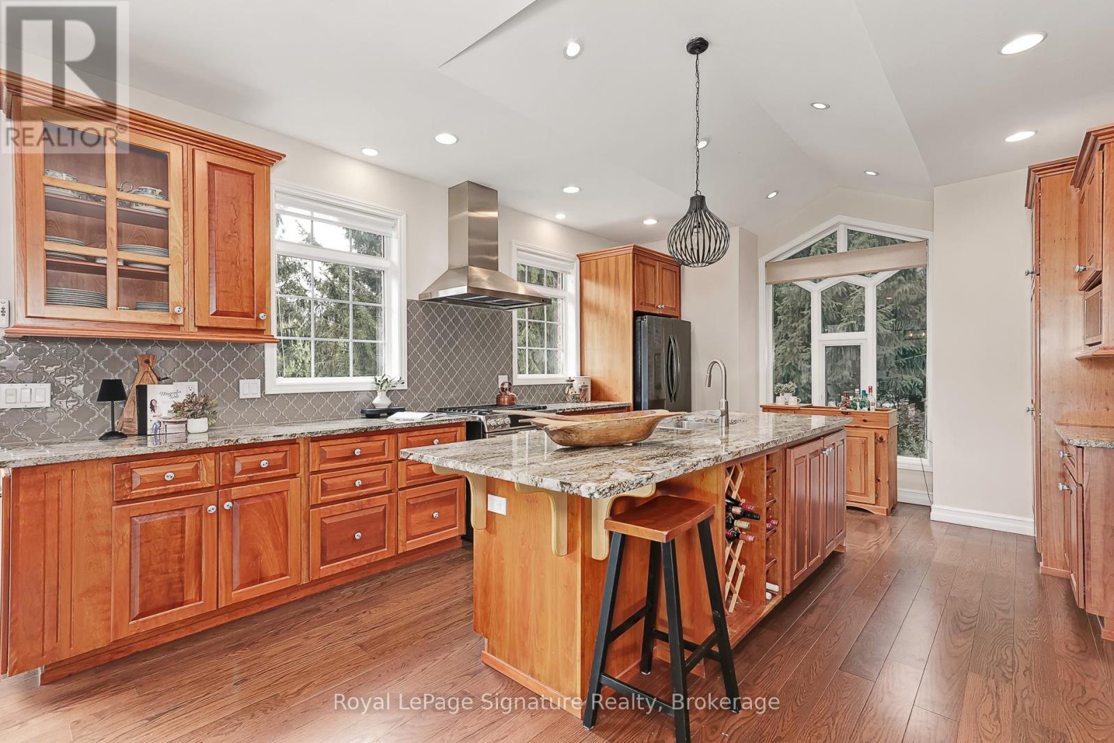 180 Russell Street E, Blue Mountains, Ontario  N0H 1J0 - Photo 7 - X12712392