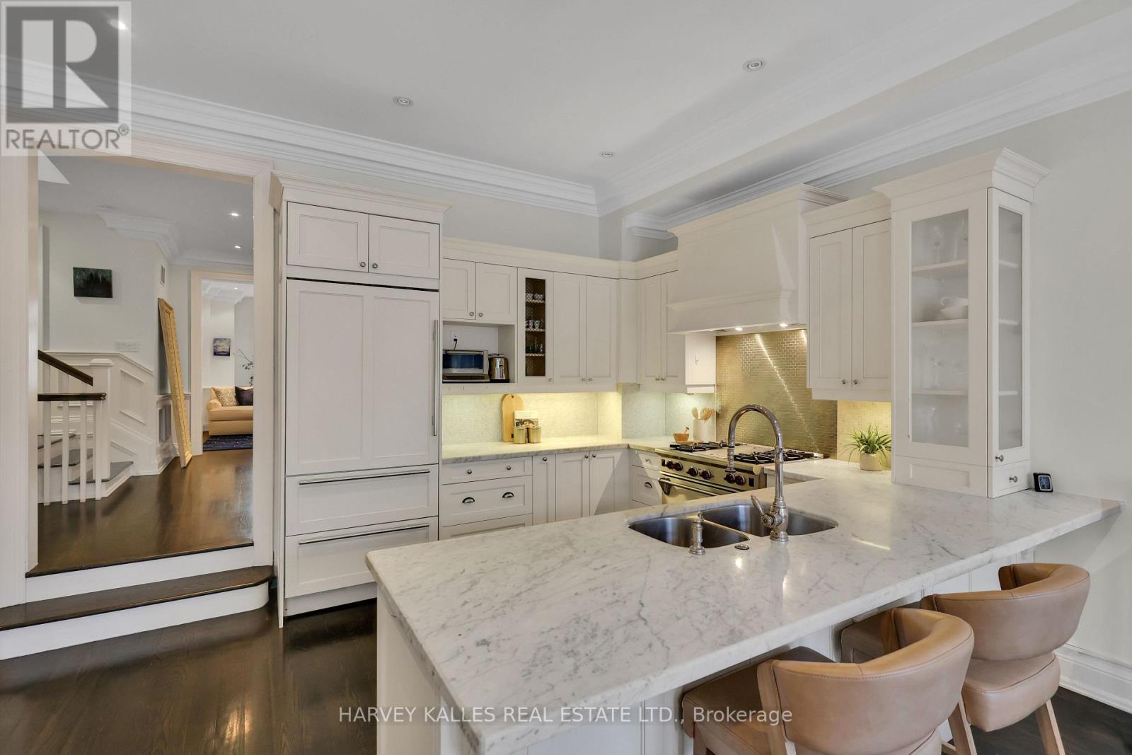 39 Gormley Avenue, Toronto, Ontario  M4V 1Y9 - Photo 16 - C12714298