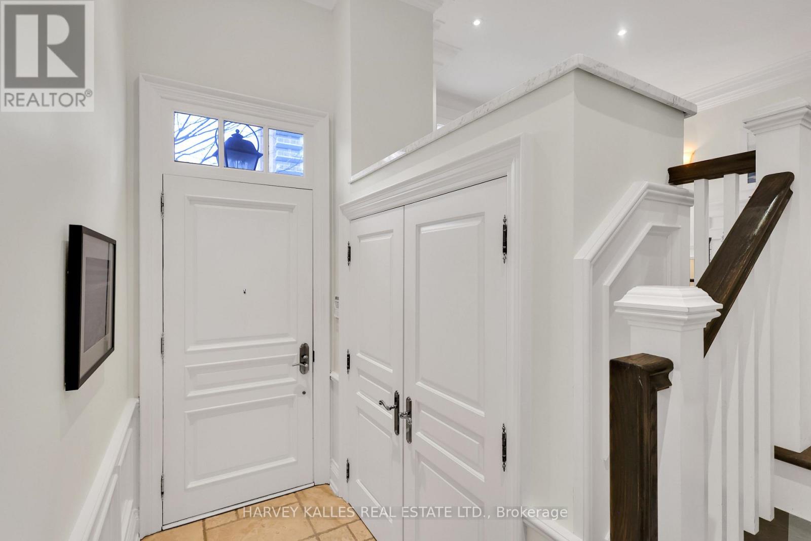 39 Gormley Avenue, Toronto, Ontario  M4V 1Y9 - Photo 4 - C12714298