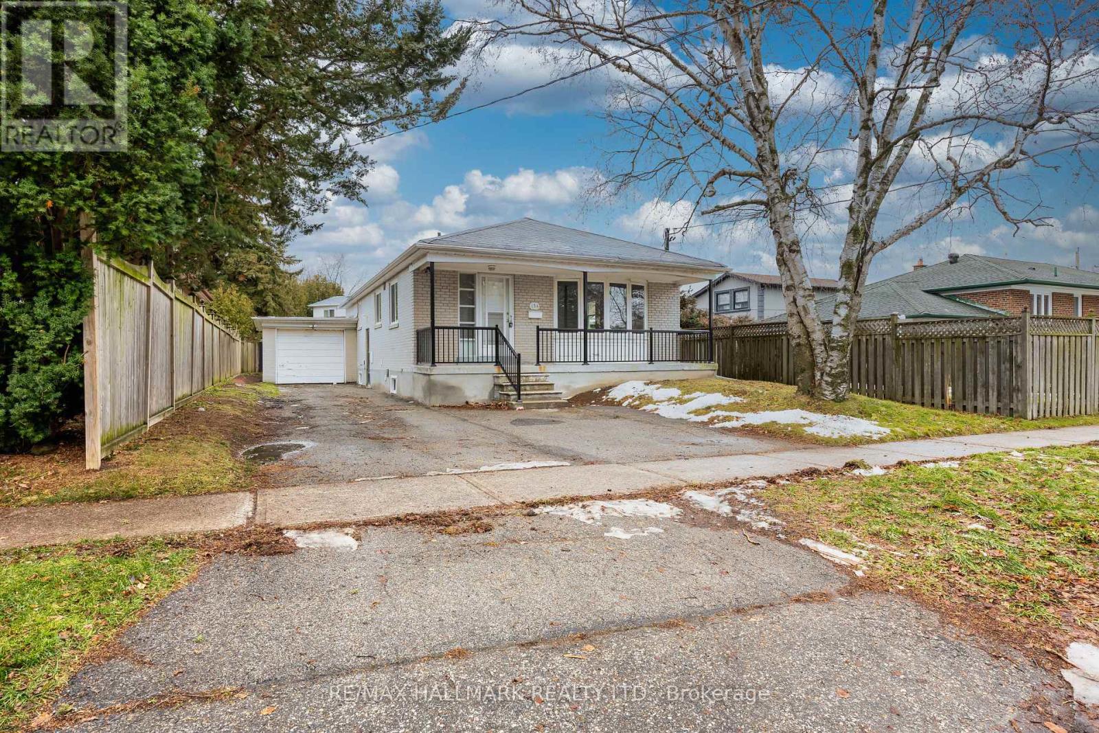 Main - 154 Fitzgibbon Avenue, Toronto, Ontario  M1K 4A8 - Photo 2 - E12714378