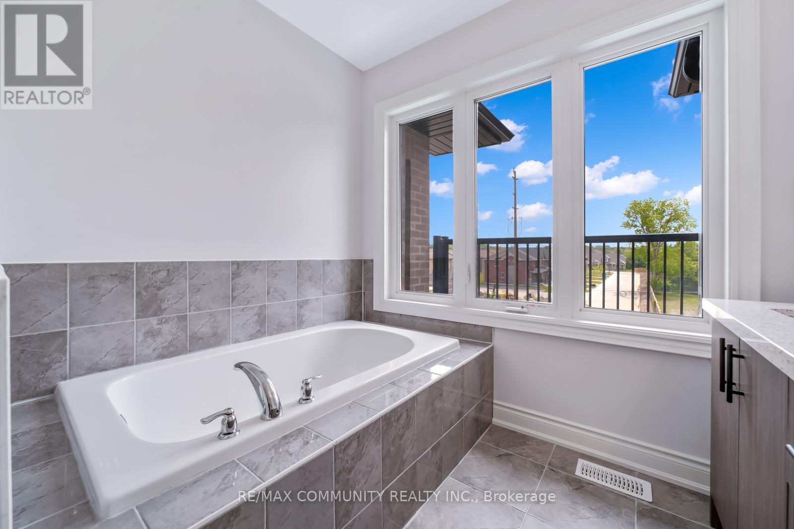 16 Alan Williams Trail, Uxbridge, Ontario  L9P 0R5 - Photo 27 - N12714442