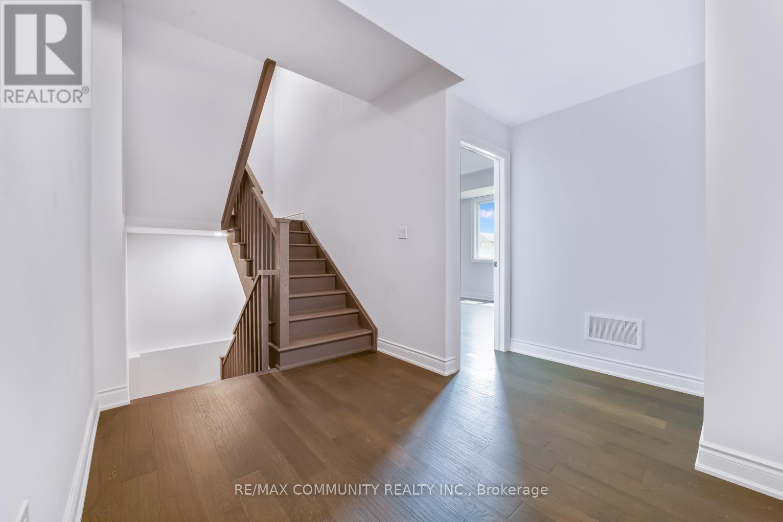 16 Alan Williams Trail, Uxbridge, Ontario  L9P 0R5 - Photo 7 - N12714442