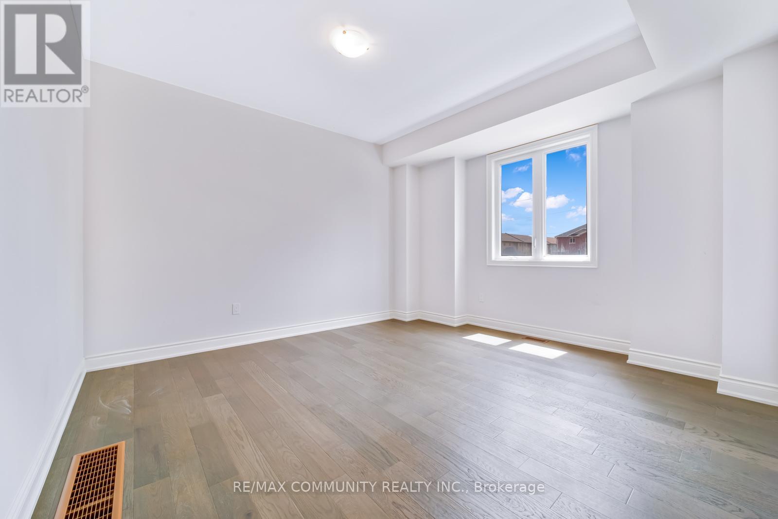 16 Alan Williams Trail, Uxbridge, Ontario  L9P 0R5 - Photo 8 - N12714442