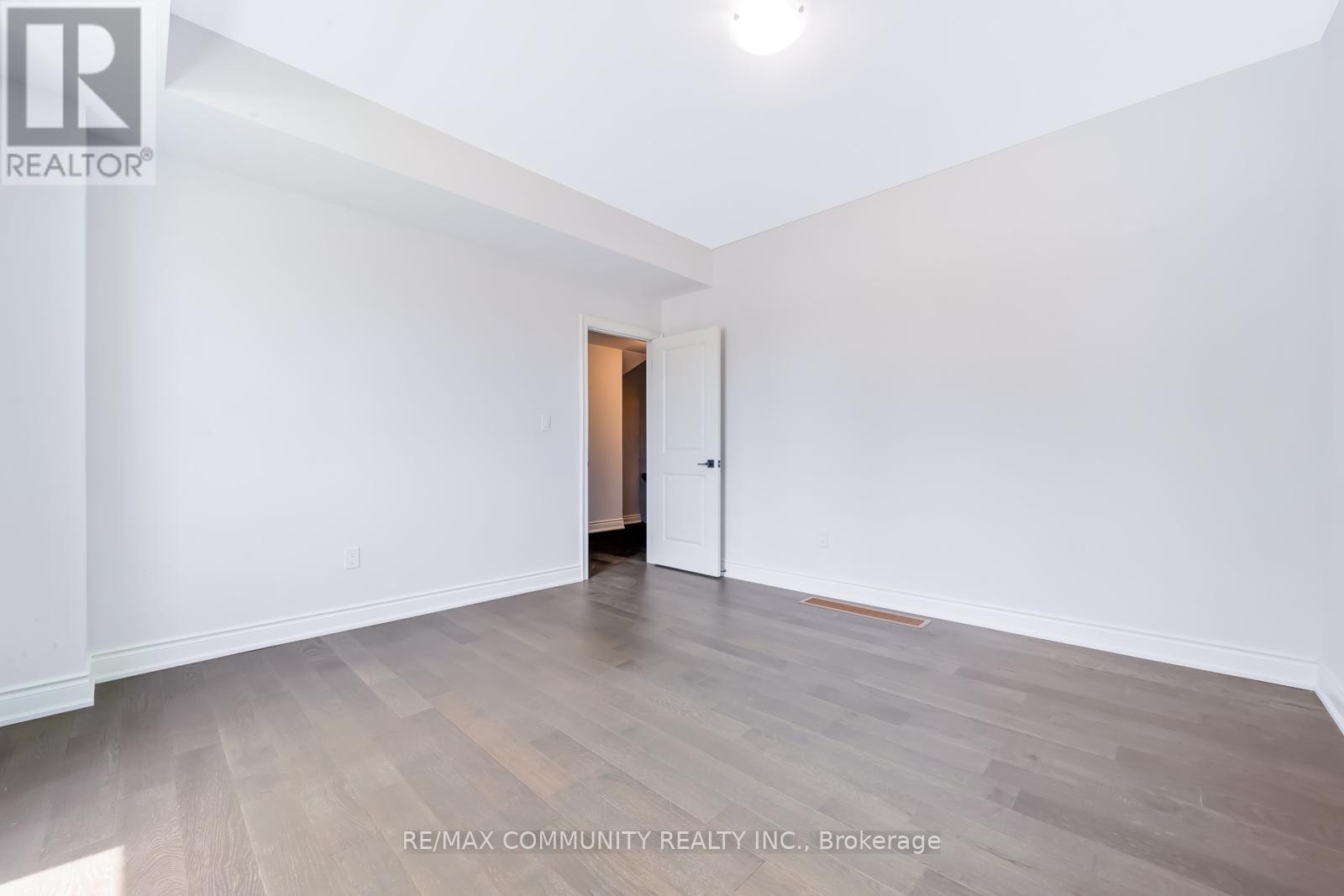 16 Alan Williams Trail, Uxbridge, Ontario  L9P 0R5 - Photo 9 - N12714442