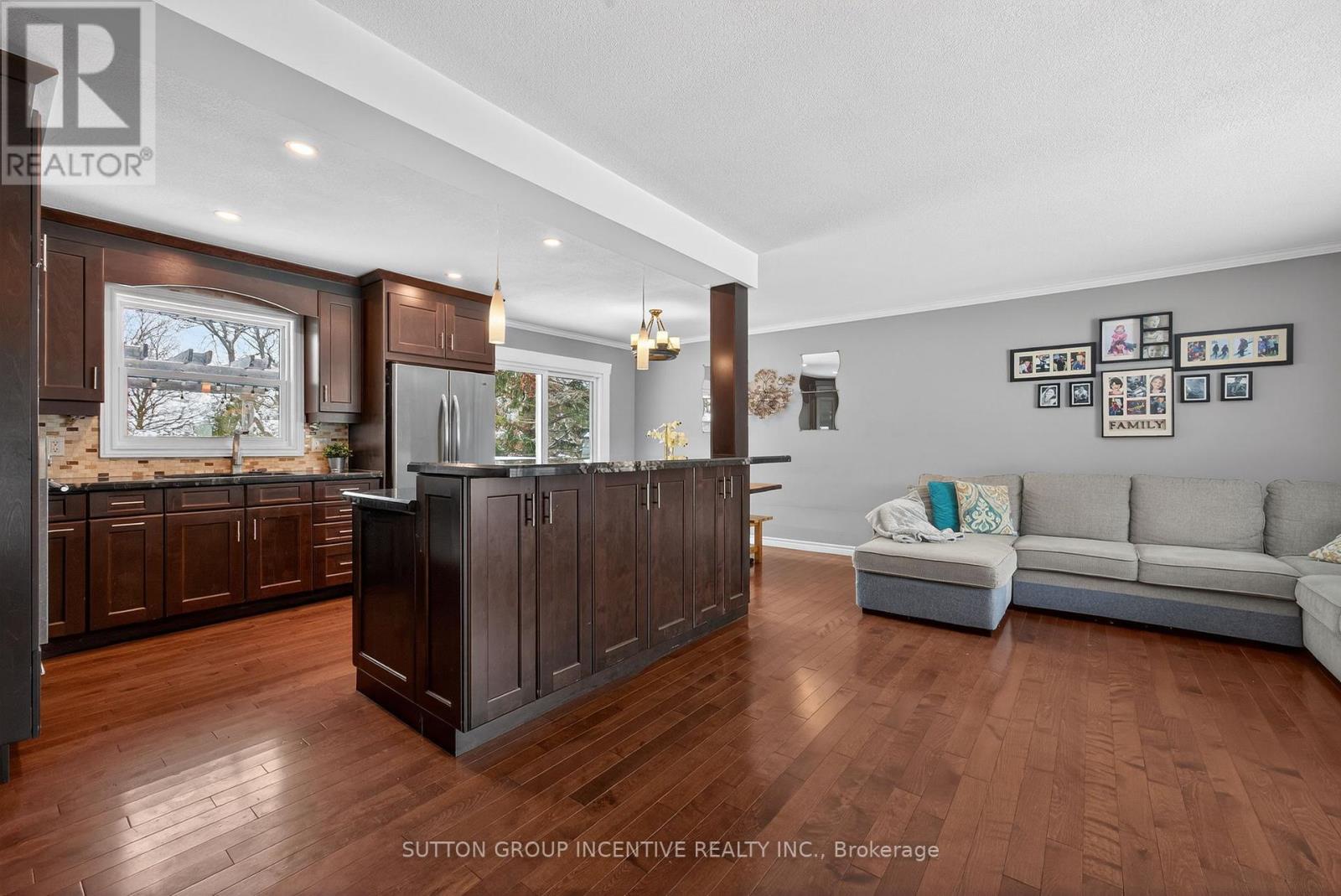 28 Springhome Road, Barrie (Allandale Heights), Ontario  L4N 2W7 - Photo 6 - S12714314