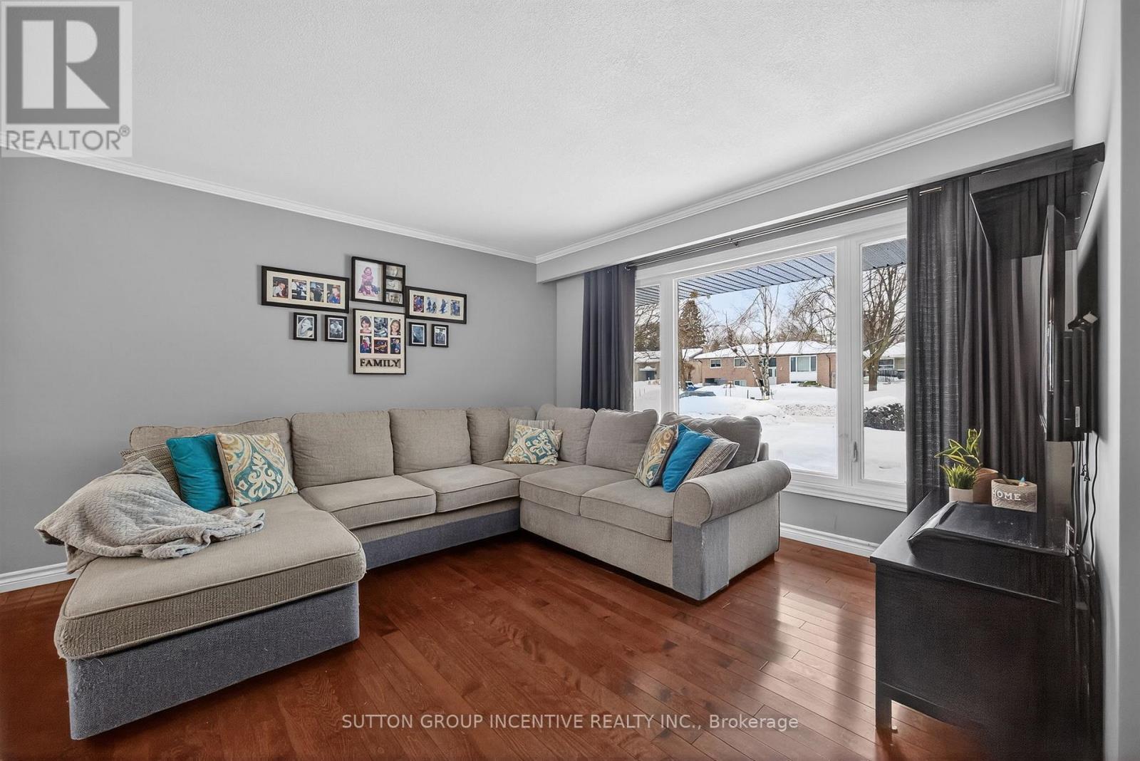 28 Springhome Road, Barrie (Allandale Heights), Ontario  L4N 2W7 - Photo 7 - S12714314