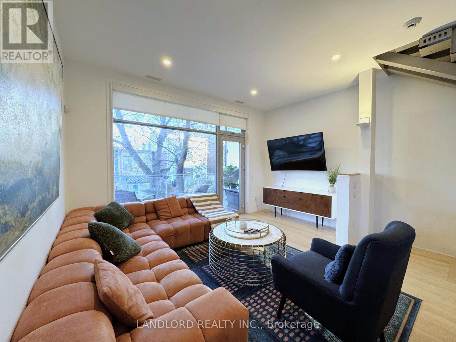 Th1 - 15 Cummings Street, Toronto, Ontario  M4M 1M7 - Photo 1 - E12616166